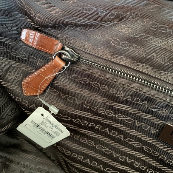Incredible huge PRADA handbag.  Brown alligator - Picture 9 of 9